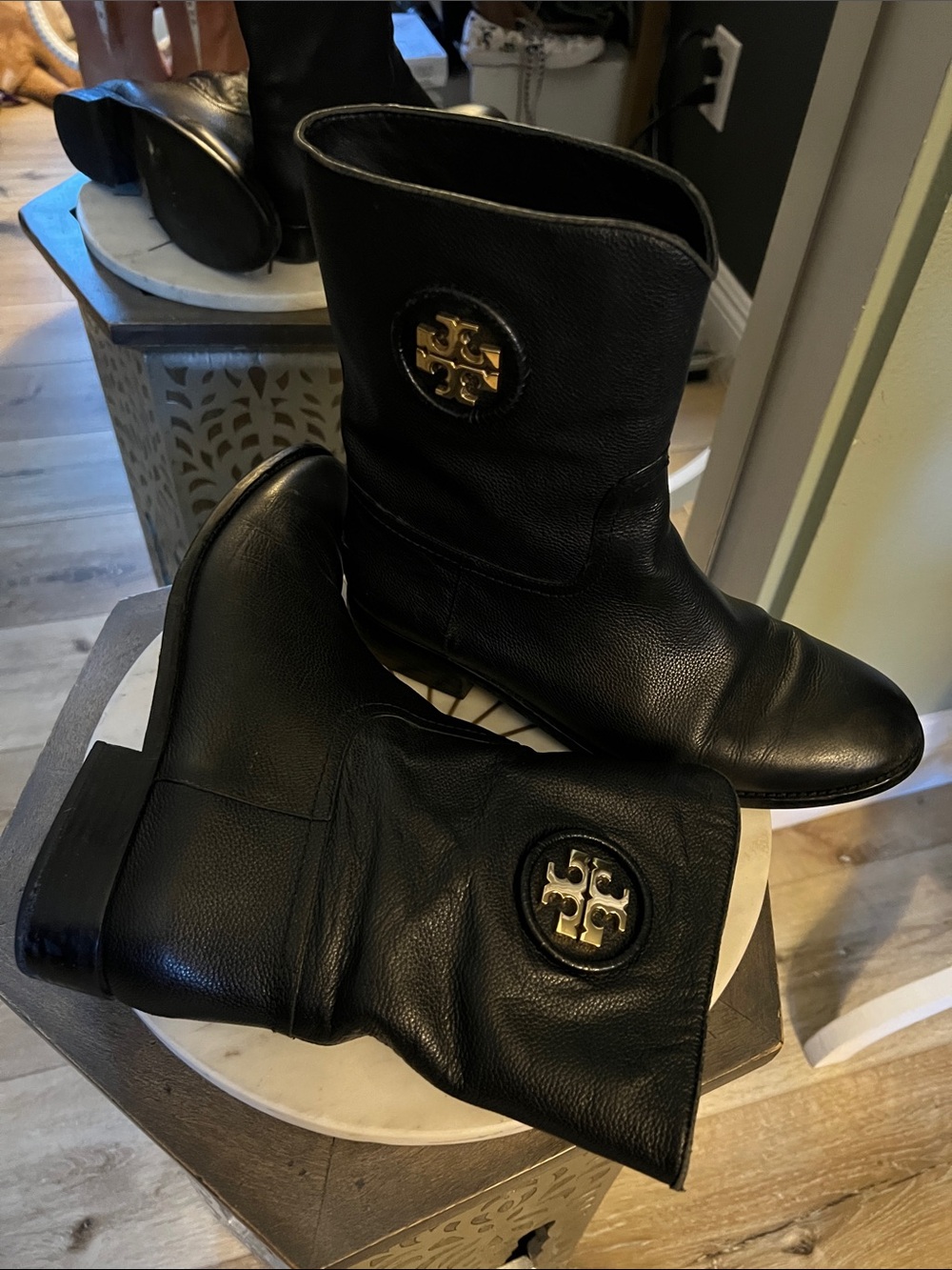 🔥 1 hour sale. Tory Burch, size 9.5, Black Leather Short Riding Boots, Gold Logo